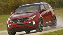 Kia Sportage SX 2011 - przód - reflektory włączone