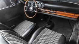 Odrestaurowana i gotowa do drogi: Porsche Museum po raz pierwszy prezentuje najstarszą 911