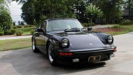 Mimo, że zamiast z ogierem, czy orłem kojarzy się z... rozdeptaną żabą - Porsche 911