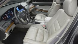 Honda Accord Sedan 2011 - widok ogólny wnętrza z przodu
