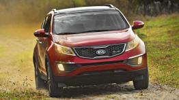 Kia Sportage SX 2011 - przód - reflektory włączone