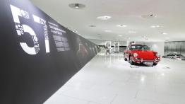 Odrestaurowana i gotowa do drogi: Porsche Museum po raz pierwszy prezentuje najstarszą 911
