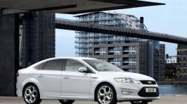 Ford Mondeo Hatchback 2011 - prawy bok