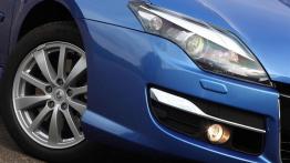 Renault Laguna Grandtour 2011 - prawy przedni reflektor - wyłączony
