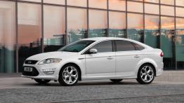 Ford Mondeo Hatchback 2011 - lewy bok