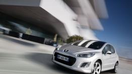 Peugeot 308 Hatchback 2011 - widok z przodu