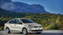 Volkswagen Polo Sedan 2011 - prawy bok