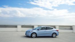 Hyundai Elantra 2011 - lewy bok
