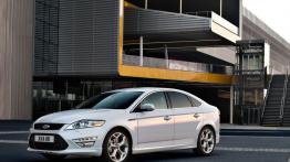 Ford Mondeo Hatchback 2011 - lewy bok