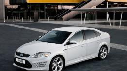 Ford Mondeo Hatchback 2011 - lewy bok