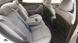 Hyundai Elantra 2011 - widok ogólny wnętrza