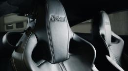 Jaguar XKR-S 2011 - zagłówek na fotelu pasażera, widok z przodu