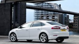 Ford Mondeo Hatchback 2011 - widok z tyłu