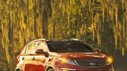 Kia Sportage SX 2011 - przód - reflektory włączone
