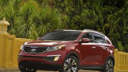 Kia Sportage SX 2011 - przód - reflektory włączone