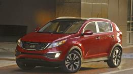 Kia Sportage SX 2011 - przód - reflektory włączone