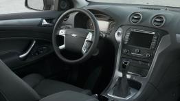 Ford Mondeo Hatchback 2011 - kokpit