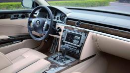 Volkswagen Phaeton 2011 - kokpit