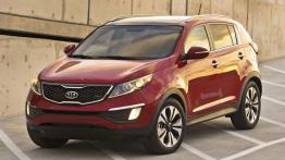Kia Sportage SX 2011 - przód - reflektory włączone
