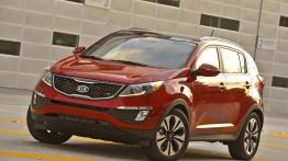 Kia Sportage SX 2011 - przód - reflektory włączone