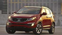 Kia Sportage SX 2011 - przód - reflektory włączone