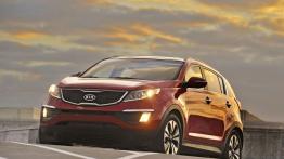 Kia Sportage SX 2011 - przód - reflektory włączone