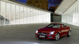 Mercedes SLK 2011 - przód - reflektory włączone