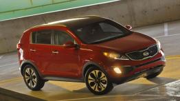 Kia Sportage SX 2011 - przód - reflektory włączone