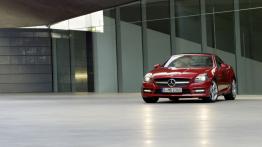Mercedes SLK 2011 - przód - reflektory włączone