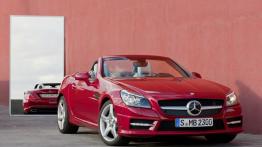 Mercedes SLK 2011 - przód - reflektory włączone