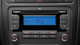 Volkswagen Polo Sedan 2011 - radio/cd