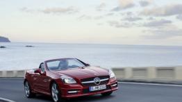 Mercedes SLK 2011 - przód - reflektory włączone