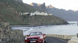 Mercedes SLK 2011 - przód - reflektory włączone