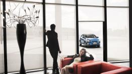 Chevrolet Aveo hatchback 2011 - przód - reflektory włączone