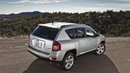 Jeep Compass 2011 - widok z tyłu