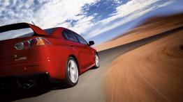 Mitsubishi Lancer Evo 2011 - tył - reflektory włączone