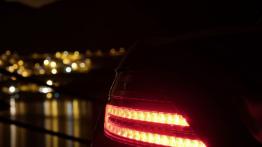 Mercedes SLK 2011 - lewy tylny reflektor - włączony