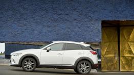 Mazda CX-3 SKYACTIV-G (2015) - lewy bok