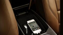 Citroen DS5 - tunel środkowy między fotelami