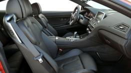BMW M6 Coupe 2012 - widok ogólny wnętrza z przodu