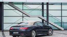 Luksusowe cabrio Mercedesa z V12