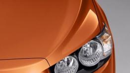 Chevrolet Sonic 2012 - lewy przedni reflektor - włączony