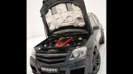 Mercedes GLK Brabus V12 - maska otwarta