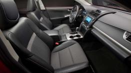 Toyota Camry SE 2012 - widok ogólny wnętrza z przodu