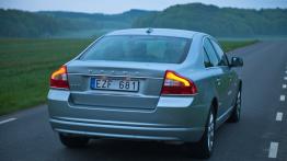 Volvo S80 2012 - tył - reflektory włączone