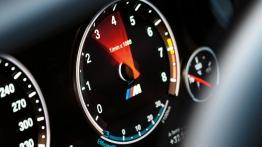 BMW M6 Coupe 2012 - obrotomierz