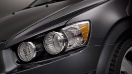 Chevrolet Sonic 2012 - lewy przedni reflektor - wyłączony