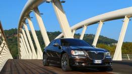 Lancia Thema 2012 - widok z przodu