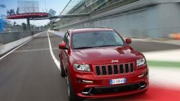 Jeep Grand Cherokee SRT8 2012 - widok z przodu