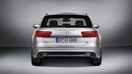 Audi A6 Avant V6 TFSI 2012 - tył - reflektory włączone